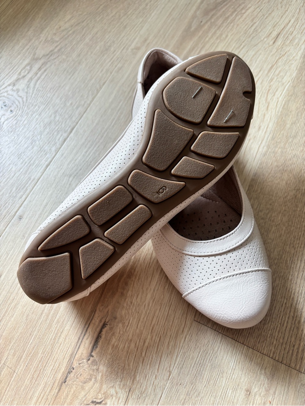 Life Stride Women’s Ballet Flat — Light Beige Comfort Slip-On size 6 - Picture 6 of 7